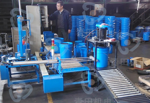 自動上蓋灌裝機(jī)(雙頭20㎏/50㎏) 自動上蓋灌裝機(jī)(雙頭20㎏/50㎏)